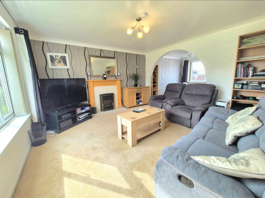 Property photo 2 of 12 Lounge