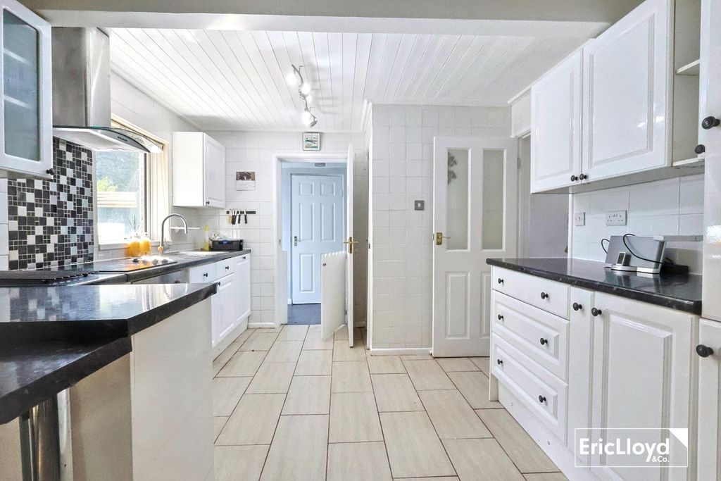 Property photo 3 of 16 Photo 10