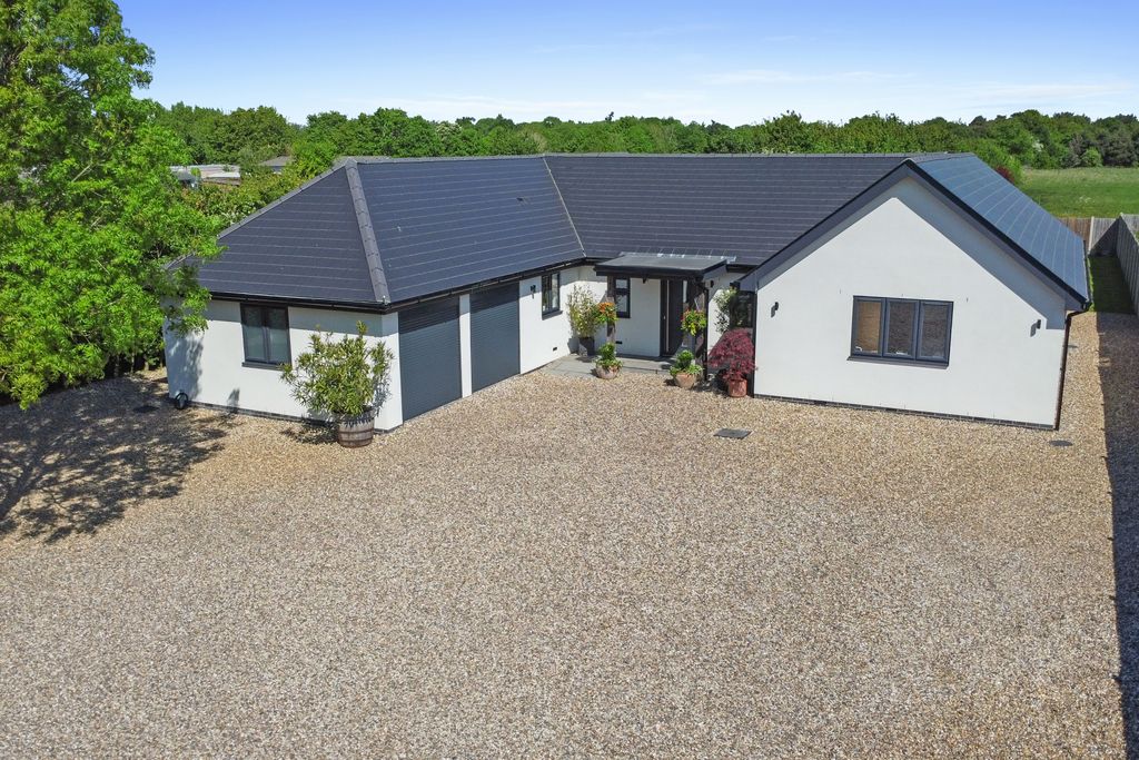 Property photo 1 of 39 Pt-Fc(Col)-Hawthorns-2
