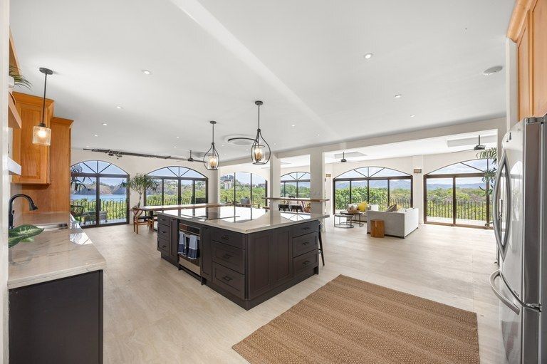 Property photo 2 of 12 <Alttext/>