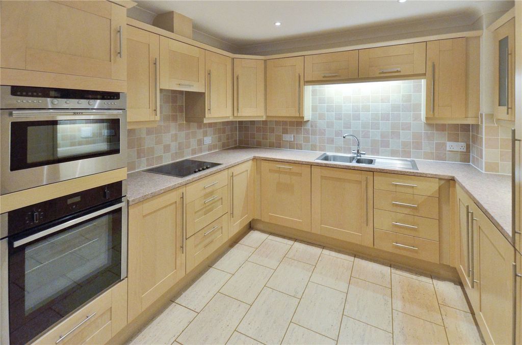 Property photo 3 of 18 Kitchen