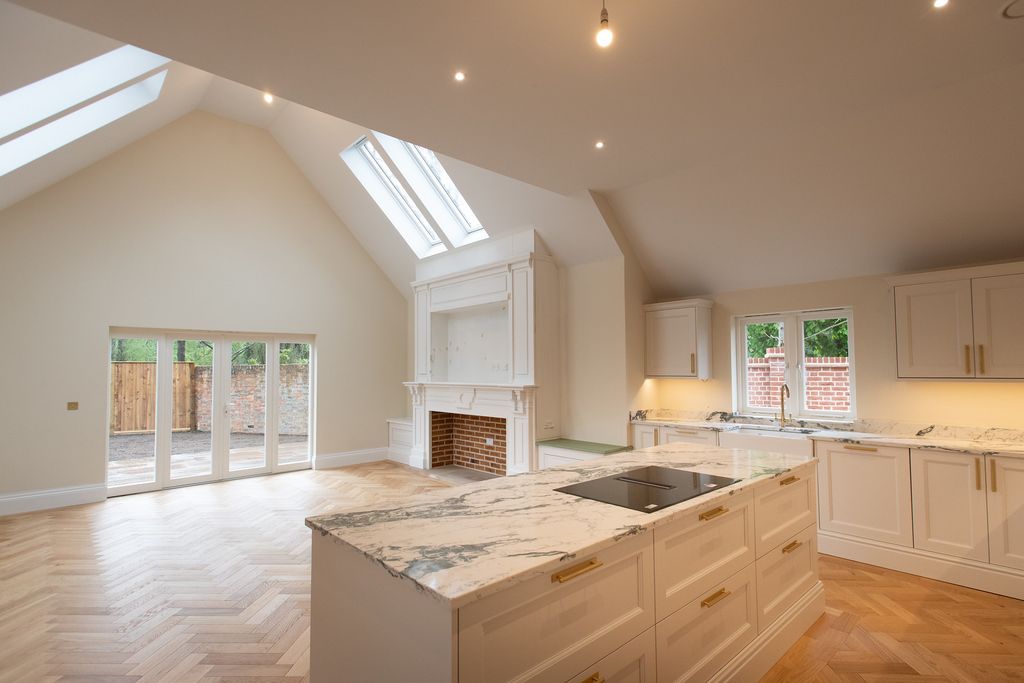 Property photo 3 of 22 9Foxleyj