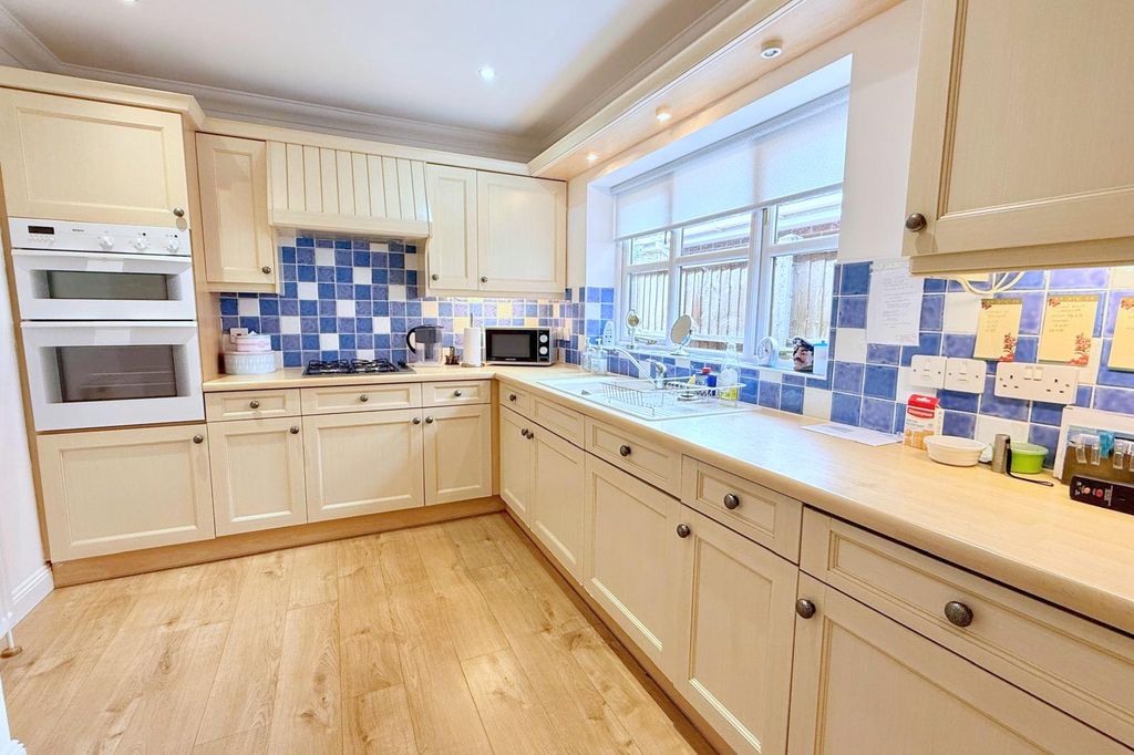 Property photo 3 of 17 Gallery