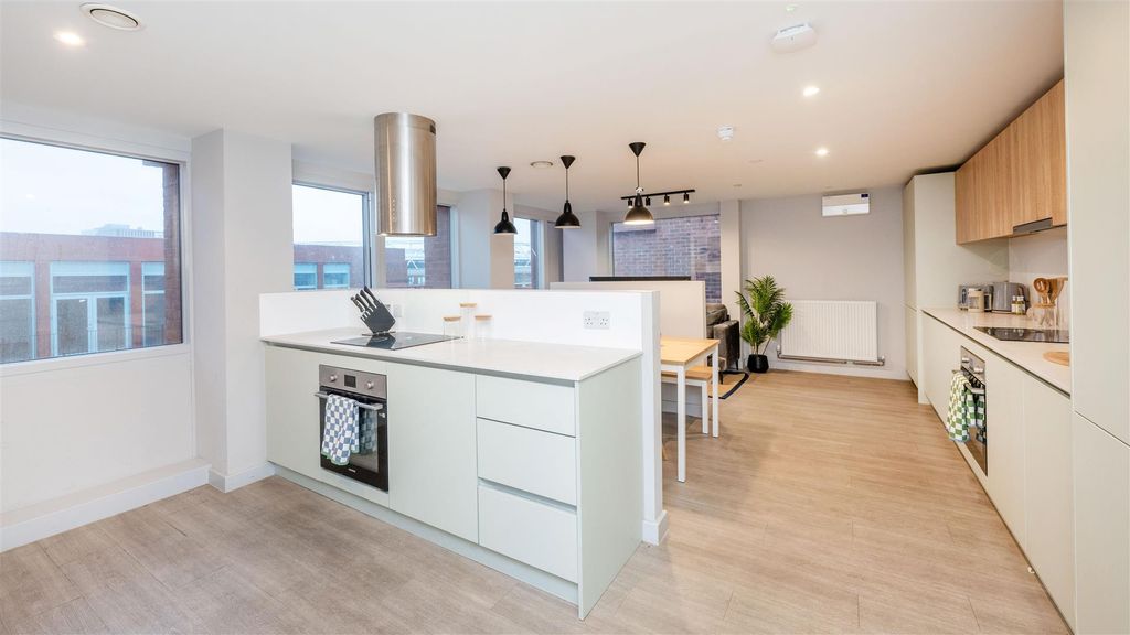 Property photo 1 of 40