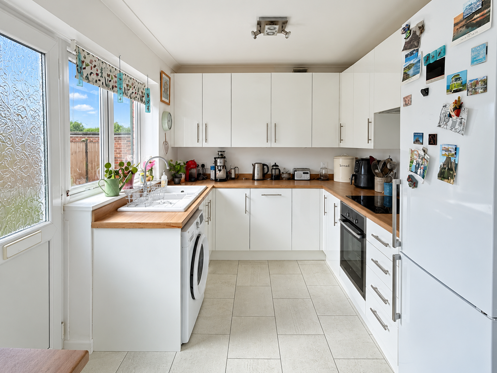 Property photo 2 of 8 Kitchen