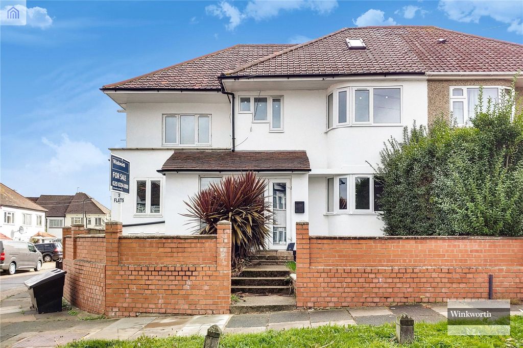 Property photo 3 of 10 Front