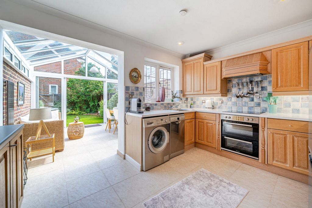 Property photo 3 of 15 1-6A3169d20781F-1...