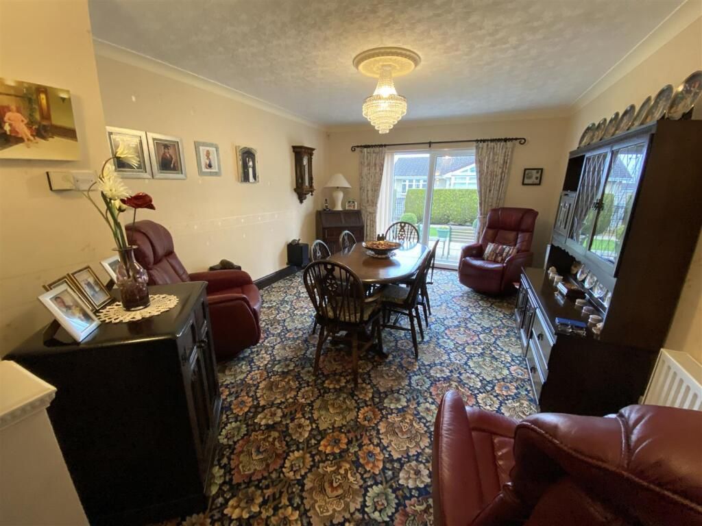 Property photo 3 of 15 Lounge