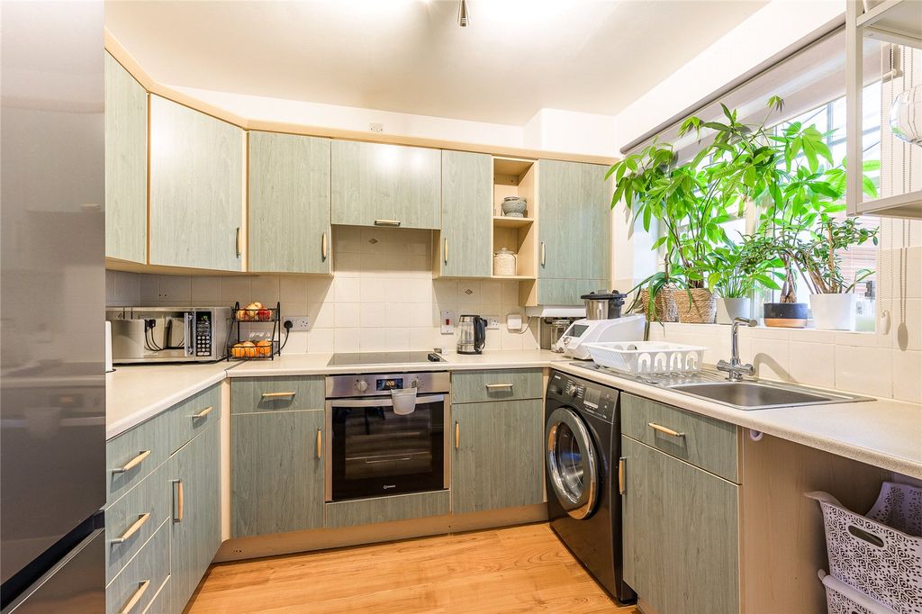 Property photo 2 of 28 Picture No. 19