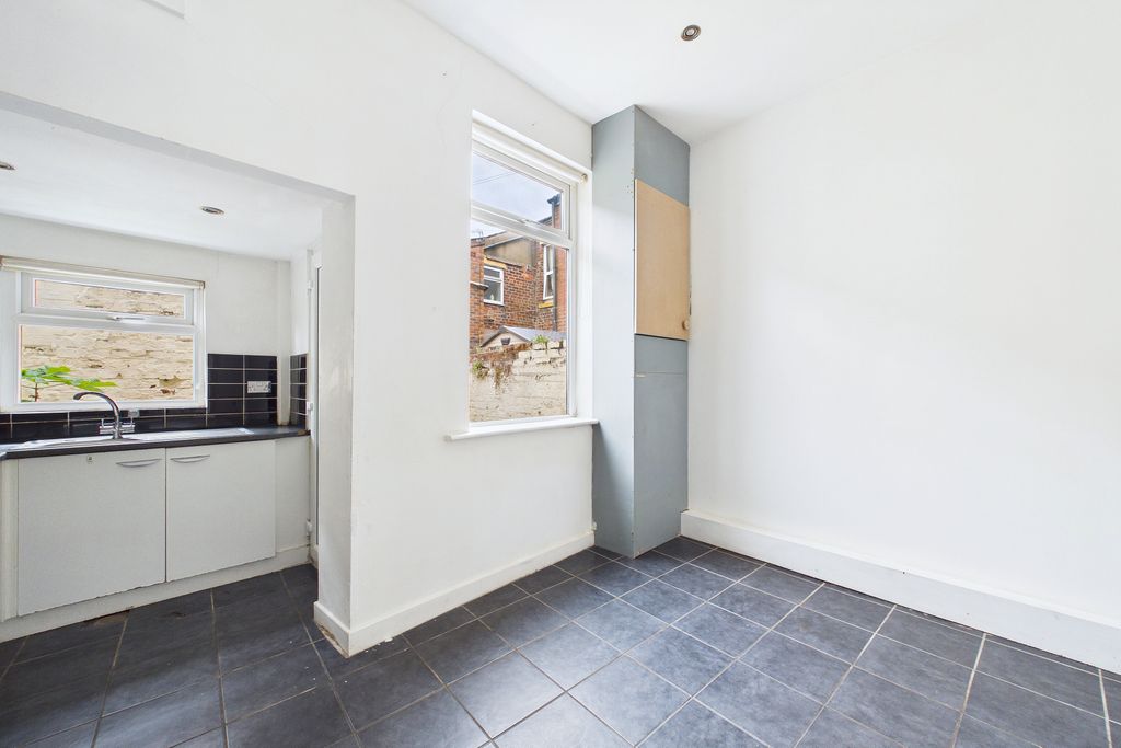 Property photo 3 of 9 Dining Kitchen