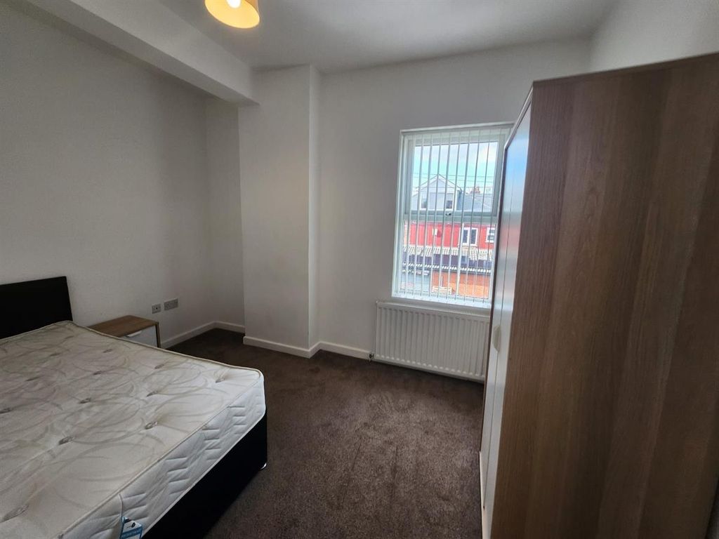Property photo 1 of 11 A Bright And Tidy Bedroom With A Window Allowing N...