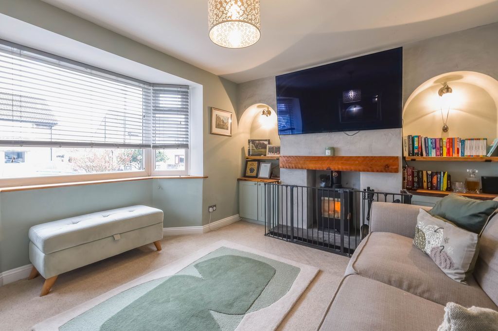 Property photo 3 of 24