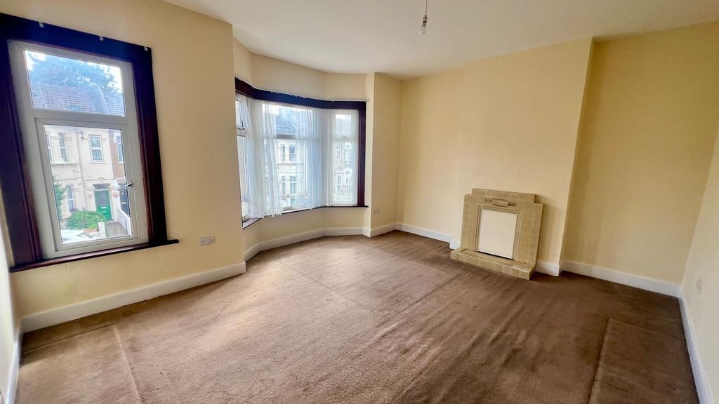 Property photo 3 of 10 Gallery