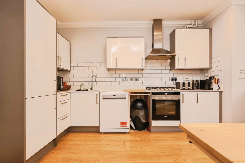 Property photo 2 of 17 Kitchen Diner