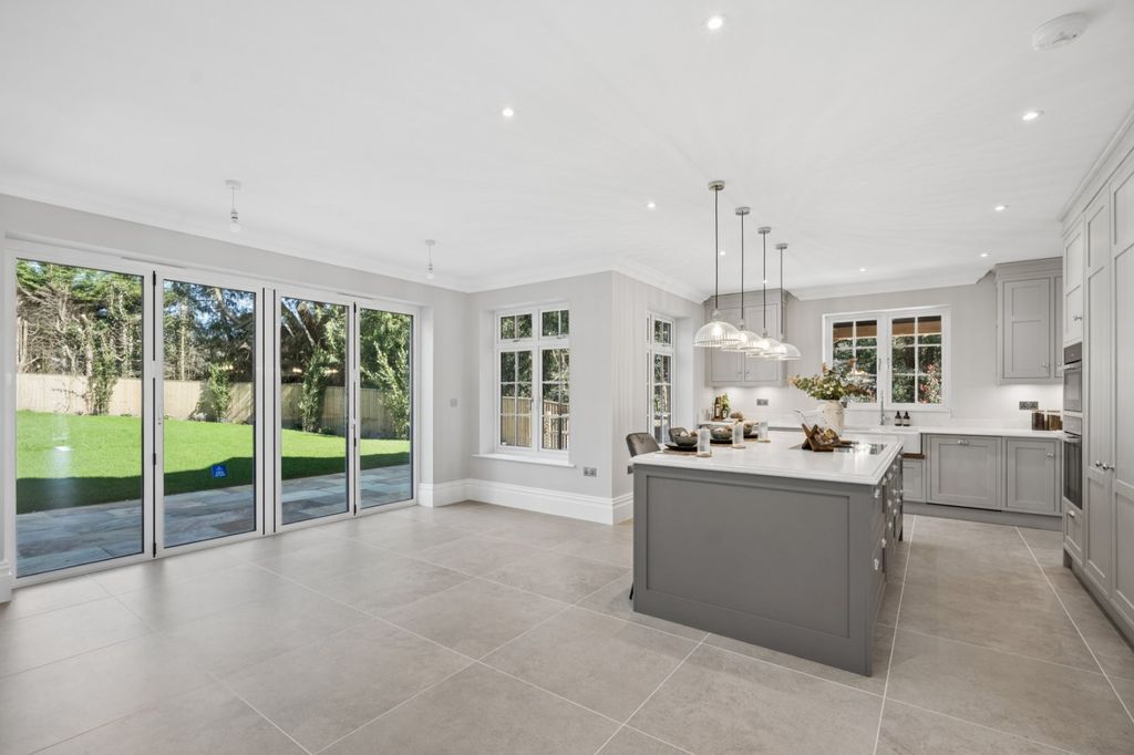 Property photo 2 of 16 Dining