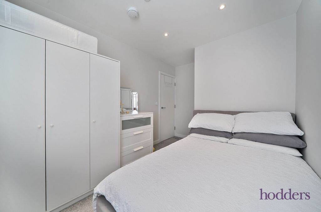 Property photo 3 of 15 510B589c-A557-439...