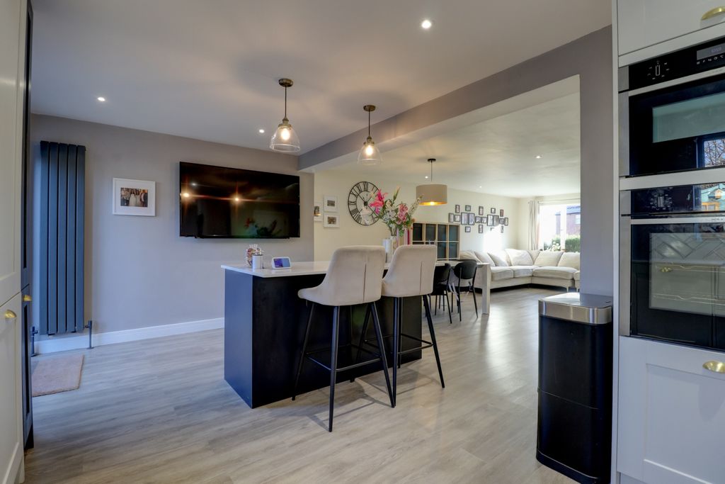 Property photo 3 of 16 Picture No. 17