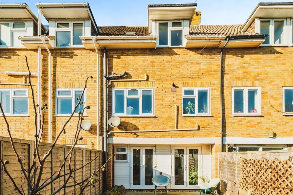 Property photo 2 of 16