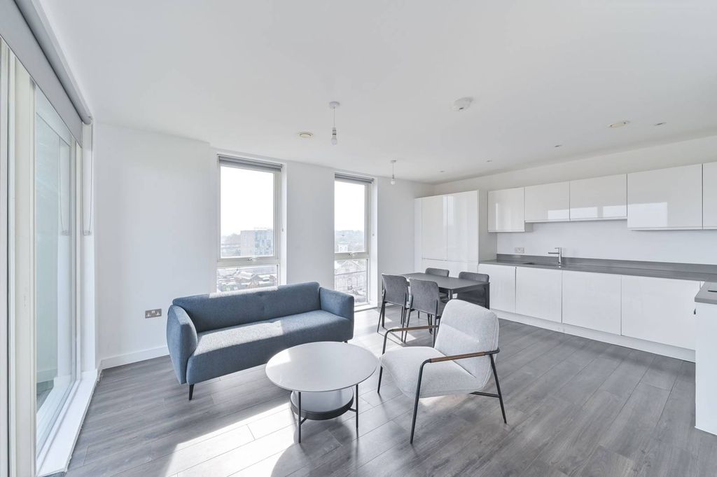 Property photo 2 of 21