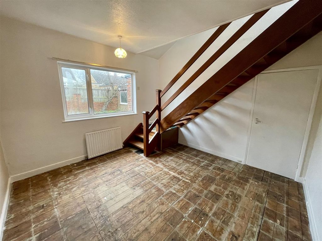 Property photo 3 of 12 Dining Room