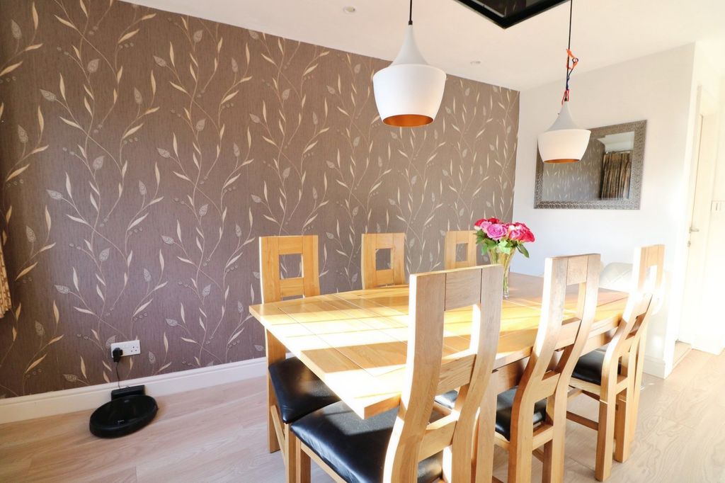 Property photo 2 of 33 Picture No. 30