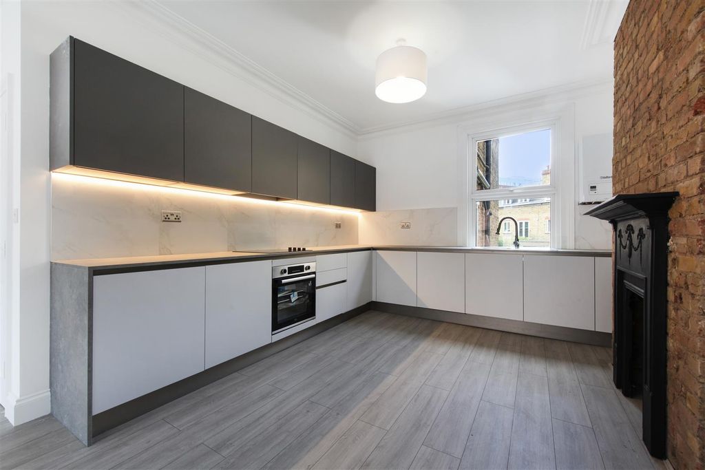 Property photo 3 of 19 Kitchen.Jpg