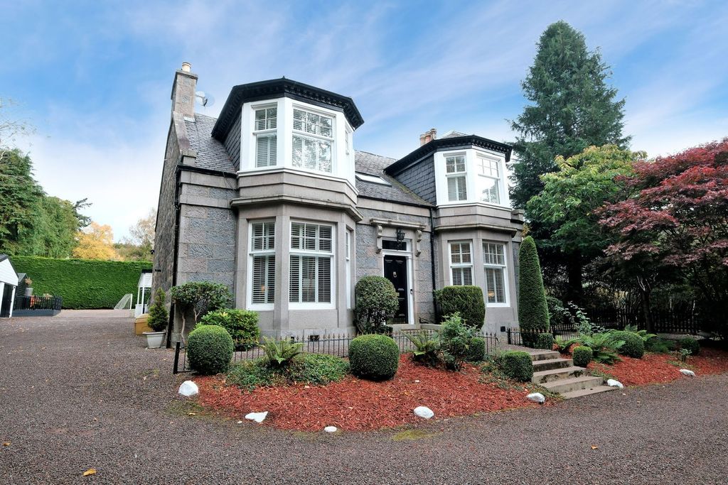 Property photo 1 of 45