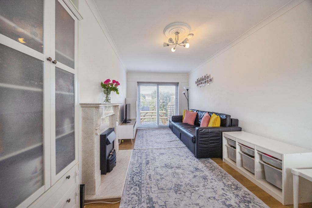 Property photo 2 of 19 2W8A0982