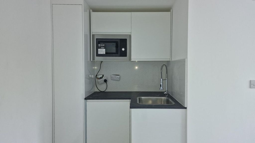 Property photo 2 of 6 Kitchen