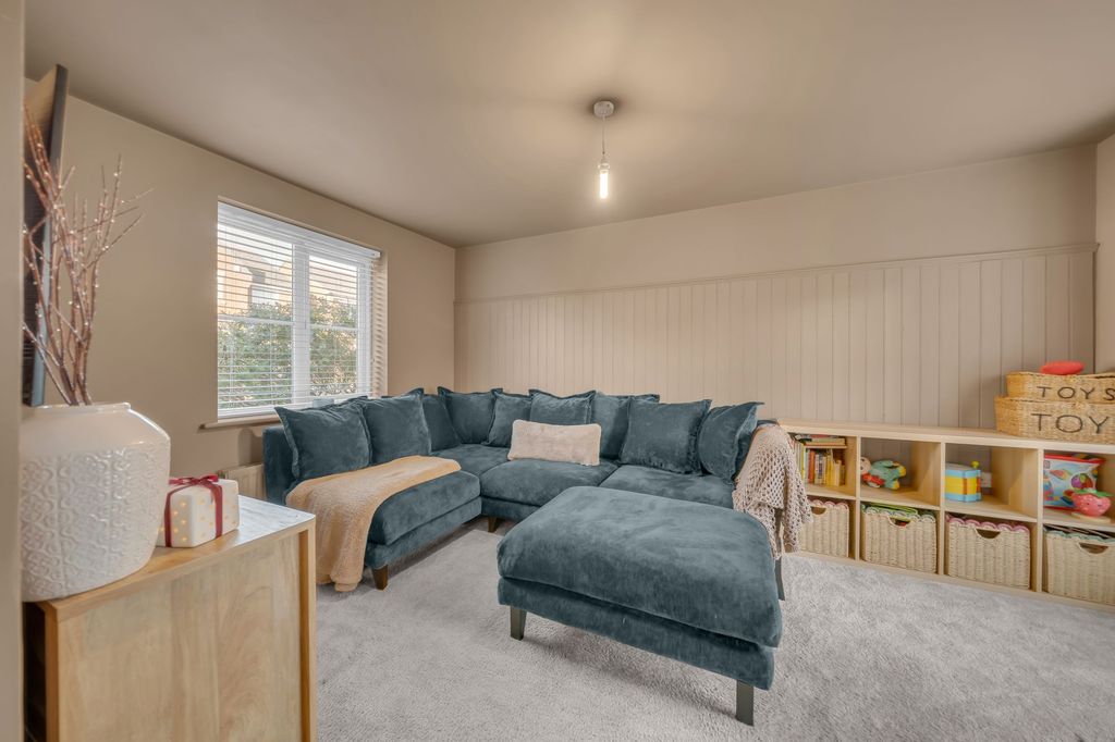 Property photo 2 of 23