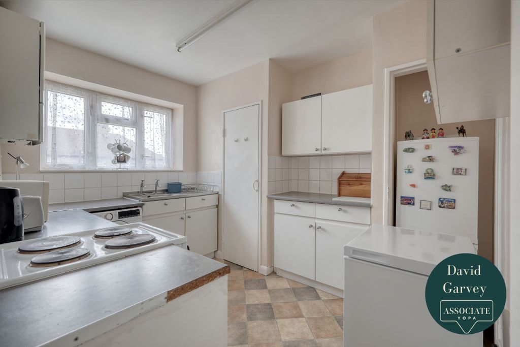 Property photo 3 of 16 Kitchen