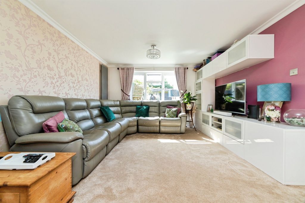 Property photo 2 of 18