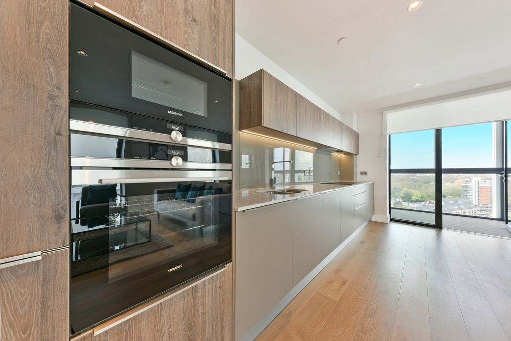 Property photo 3 of 11 Kitchen