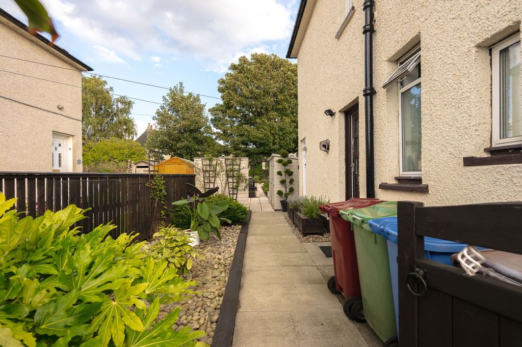 Property photo 3 of 37