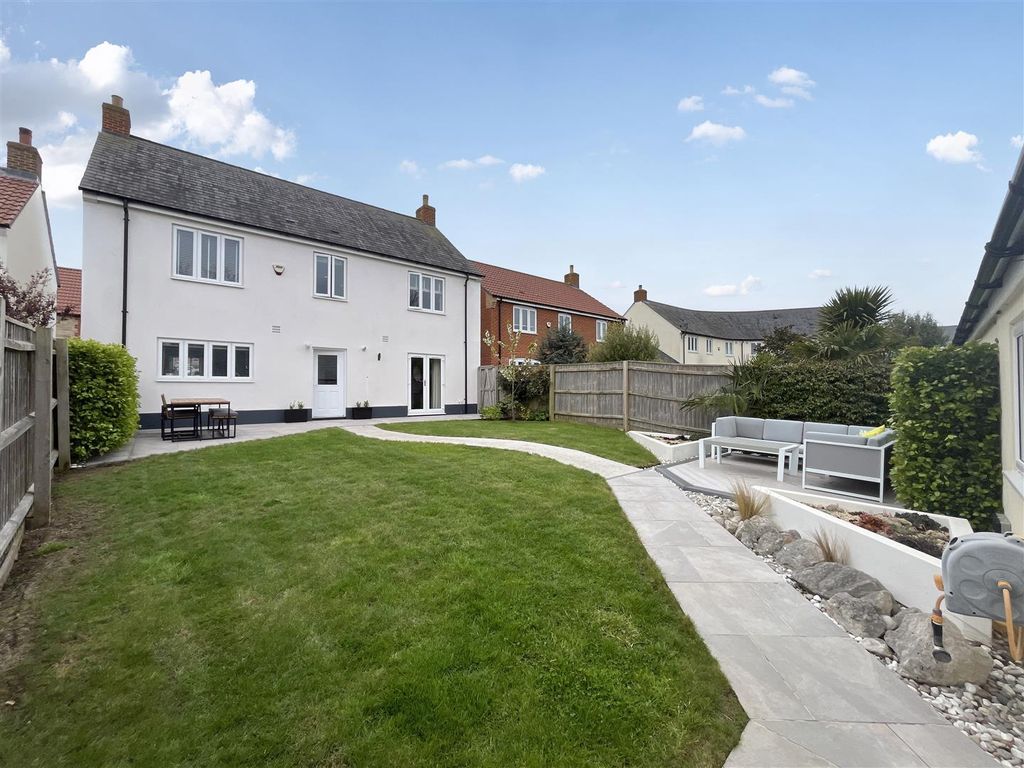 Property photo 2 of 27 9019489-109417-134208036033000000-3868591B-9F0d-F2