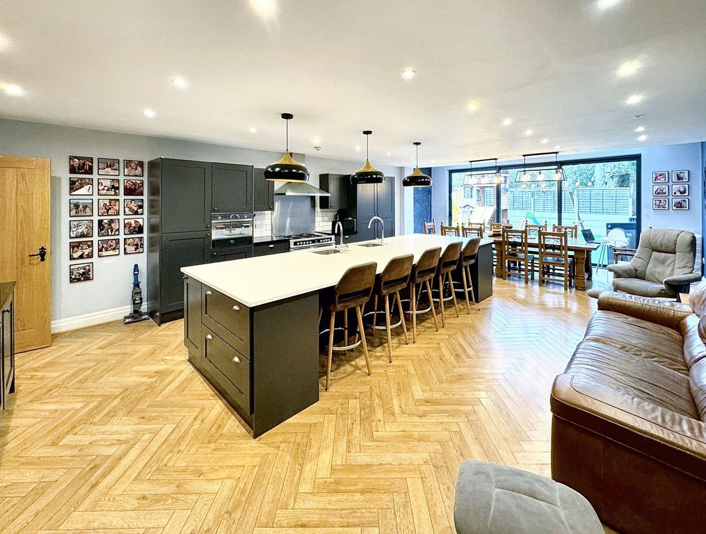 Property photo 2 of 41