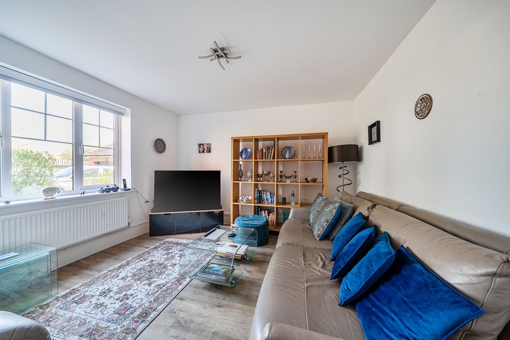 Property photo 2 of 14