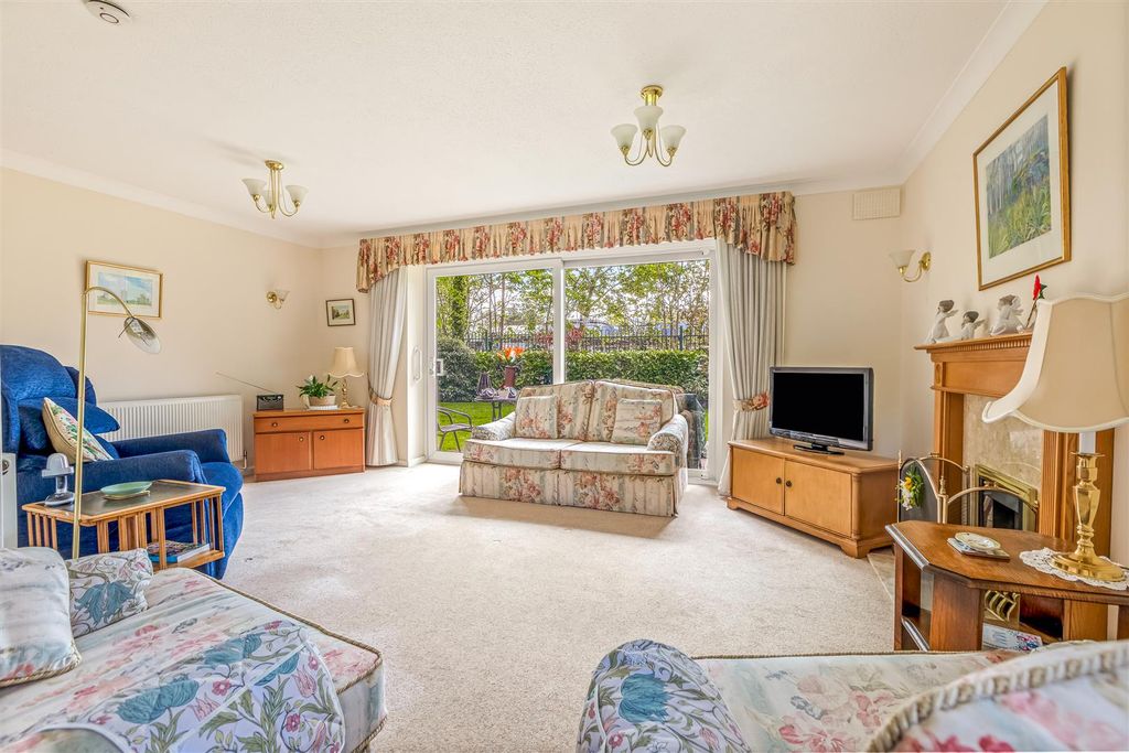 Property photo 2 of 20 Lounge Area