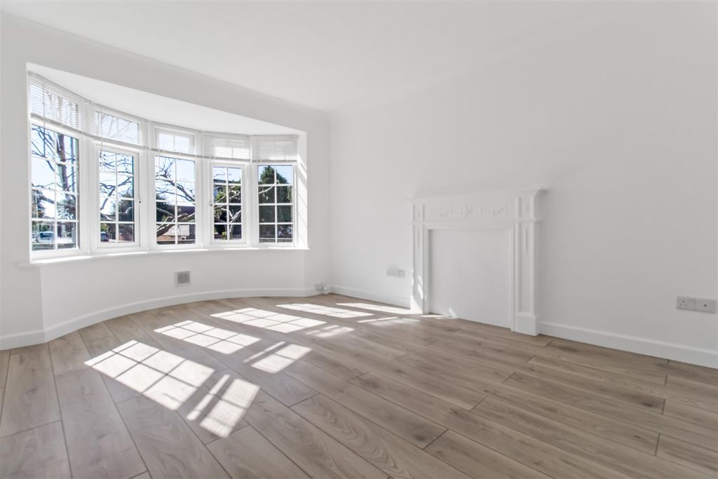 Property photo 2 of 10 7 St Lawrence Court-001.Jpg