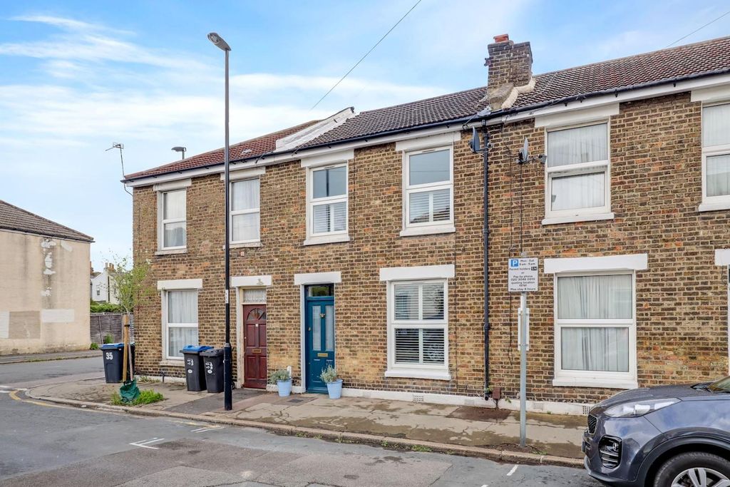 Property photo 2 of 15 14-A6Cfjhpropworld - 35 Percy Road - 40-Medium.Jpg