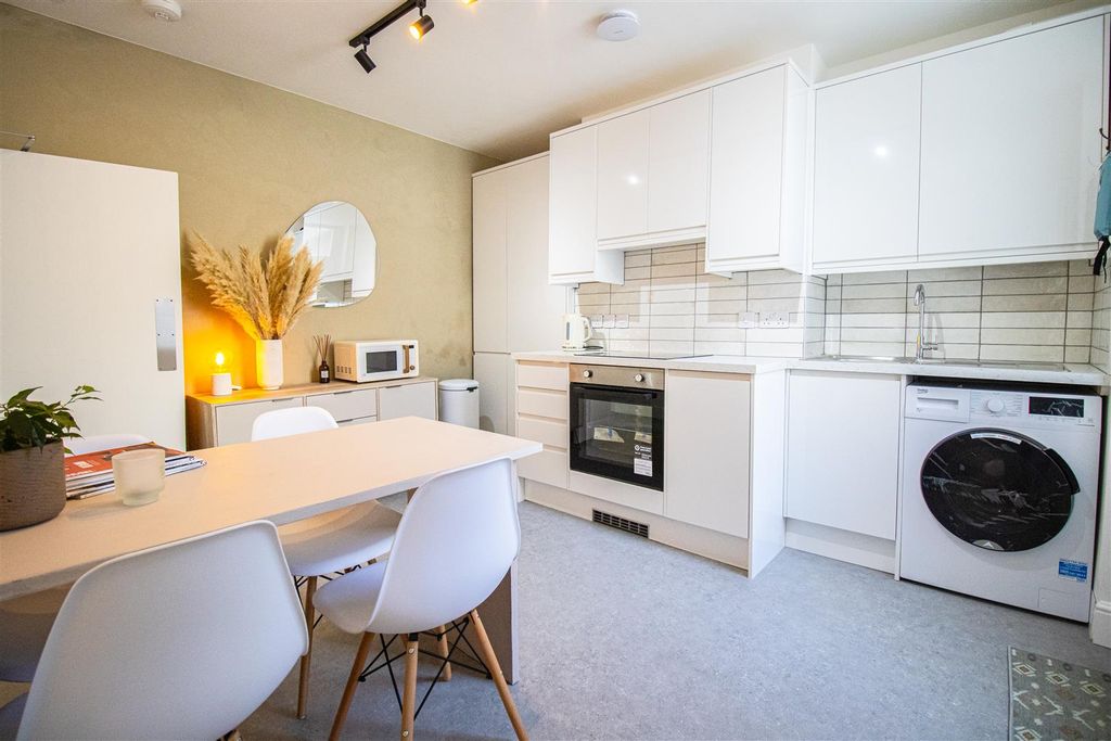 Property photo 2 of 17 Shared Kitchen