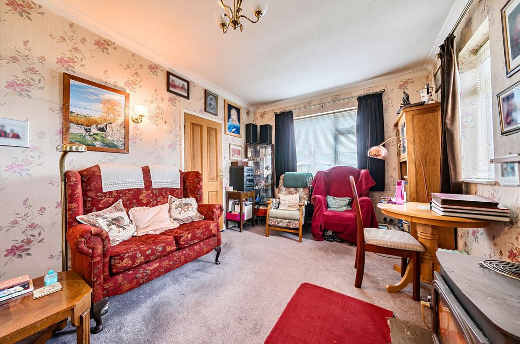 Property photo 3 of 21 1423957-7-69Aad8B...