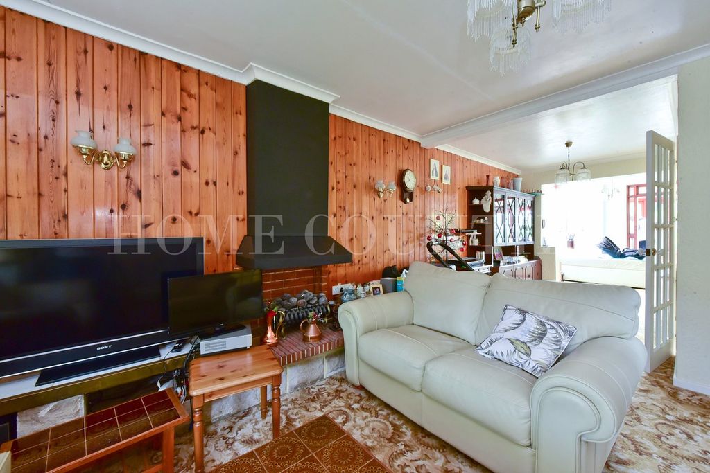 Property photo 2 of 28