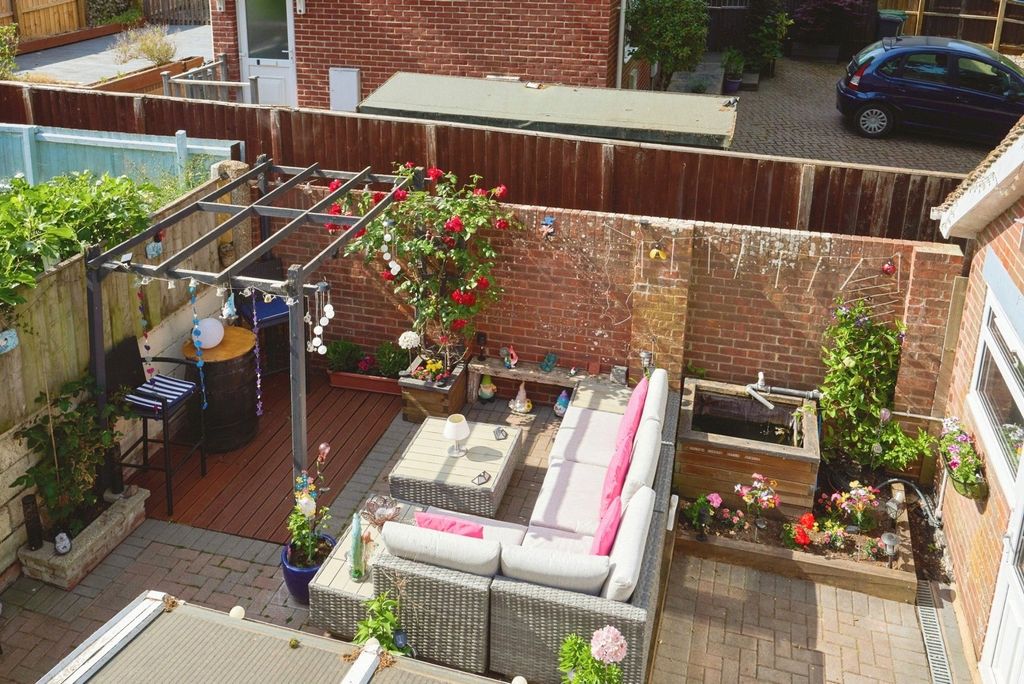 Property photo 3 of 18 Garden