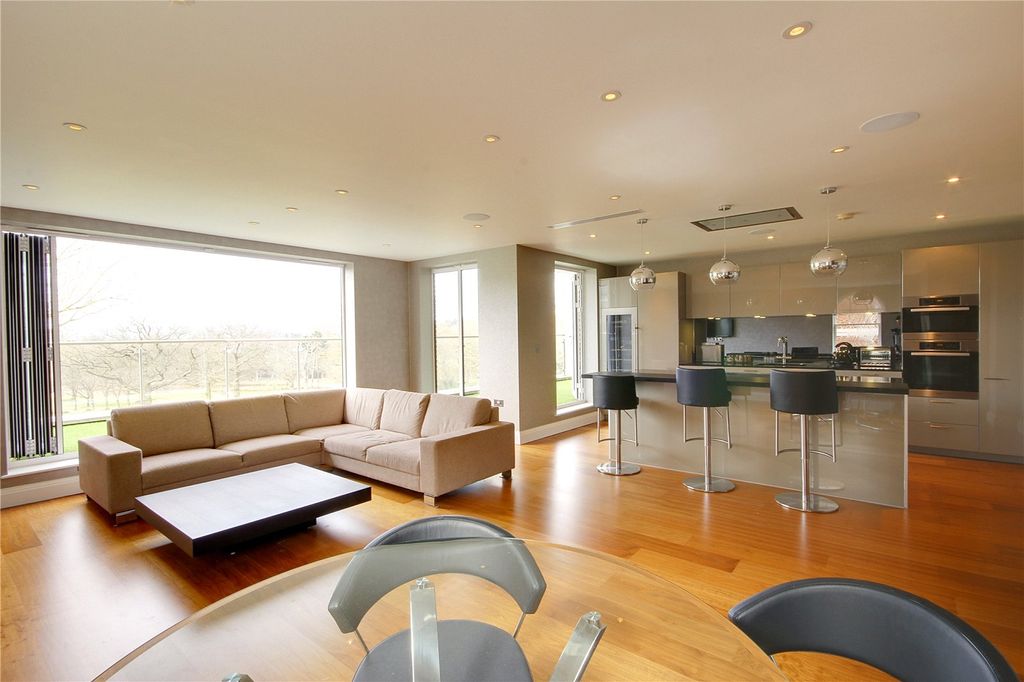 Additional image 5 of 3 bed flat to rentMurano House, 389 Cockfosters Road, Hadley Wood, Hertfordshire EN4