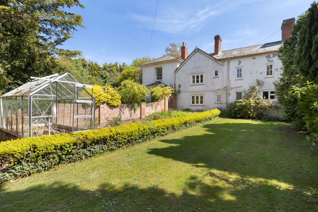 Property photo 2 of 23