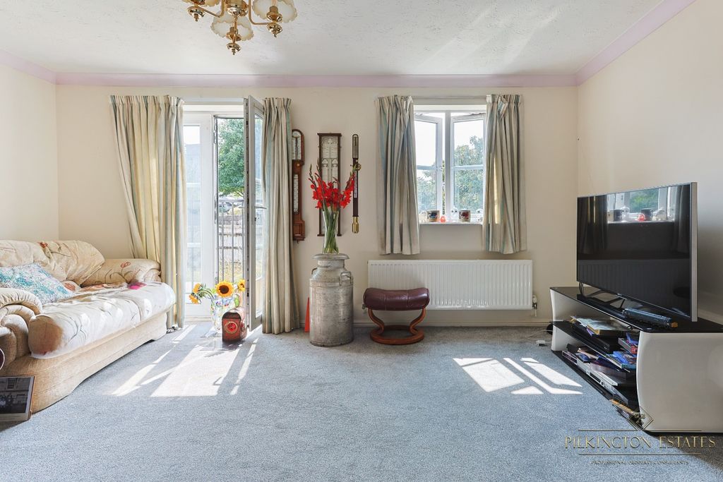 Property photo 2 of 15 4401403