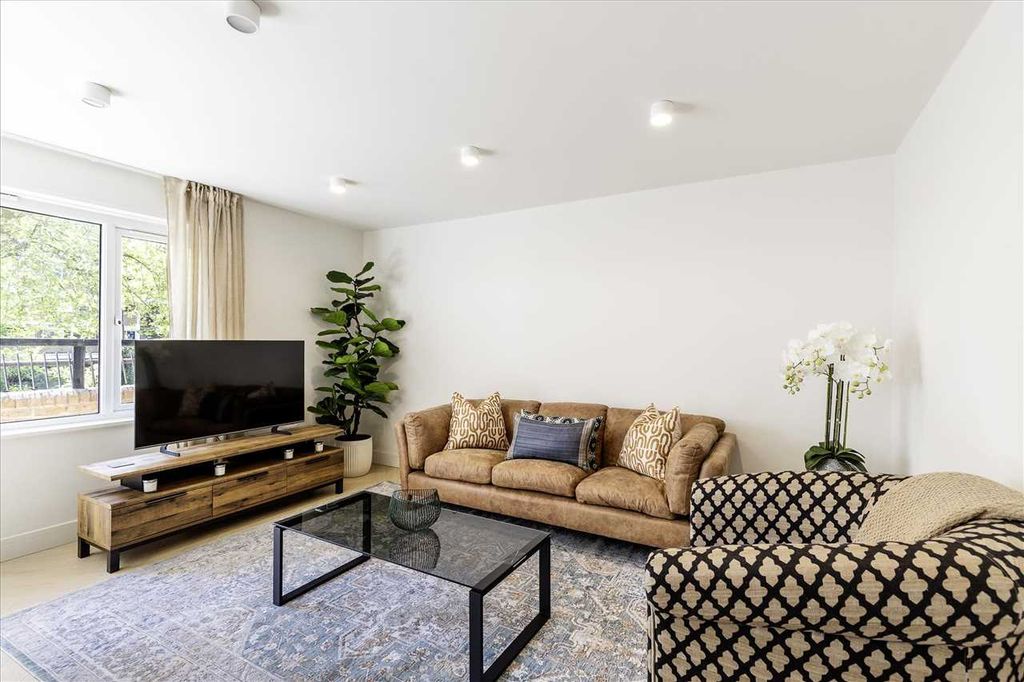 Property photo 2 of 30