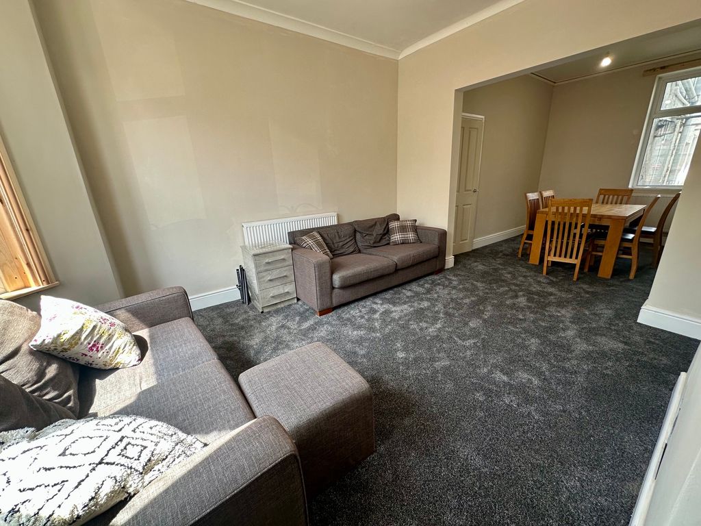Property photo 1 of 18 Open Plan Lounge / Diner