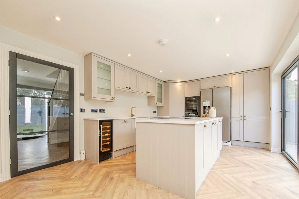 Property photo 2 of 17 Photo